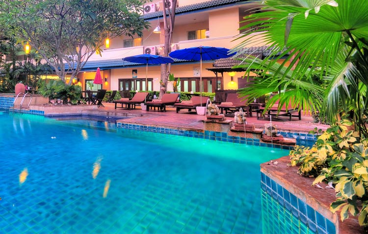 Ark Bar Beach Resort